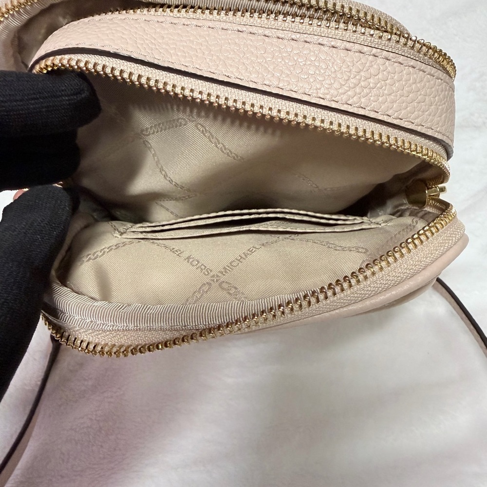 🎀Michael Kors Pink Crossbody Bag - Picture 5 of 13